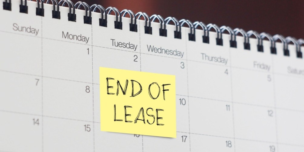 Calendar with a yellow sticky note labeled "End of Lease" marking the lease expiration date, symbolizing moving out or breaking a lease.